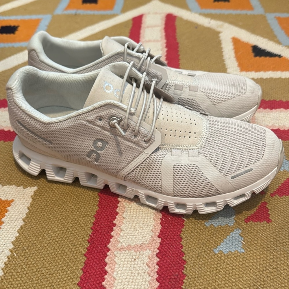 Women’s On Cloud tennis shoes